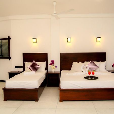 Coconut Style Restaurant & Milinda Guest Hotel Unawatuna Eksteriør billede