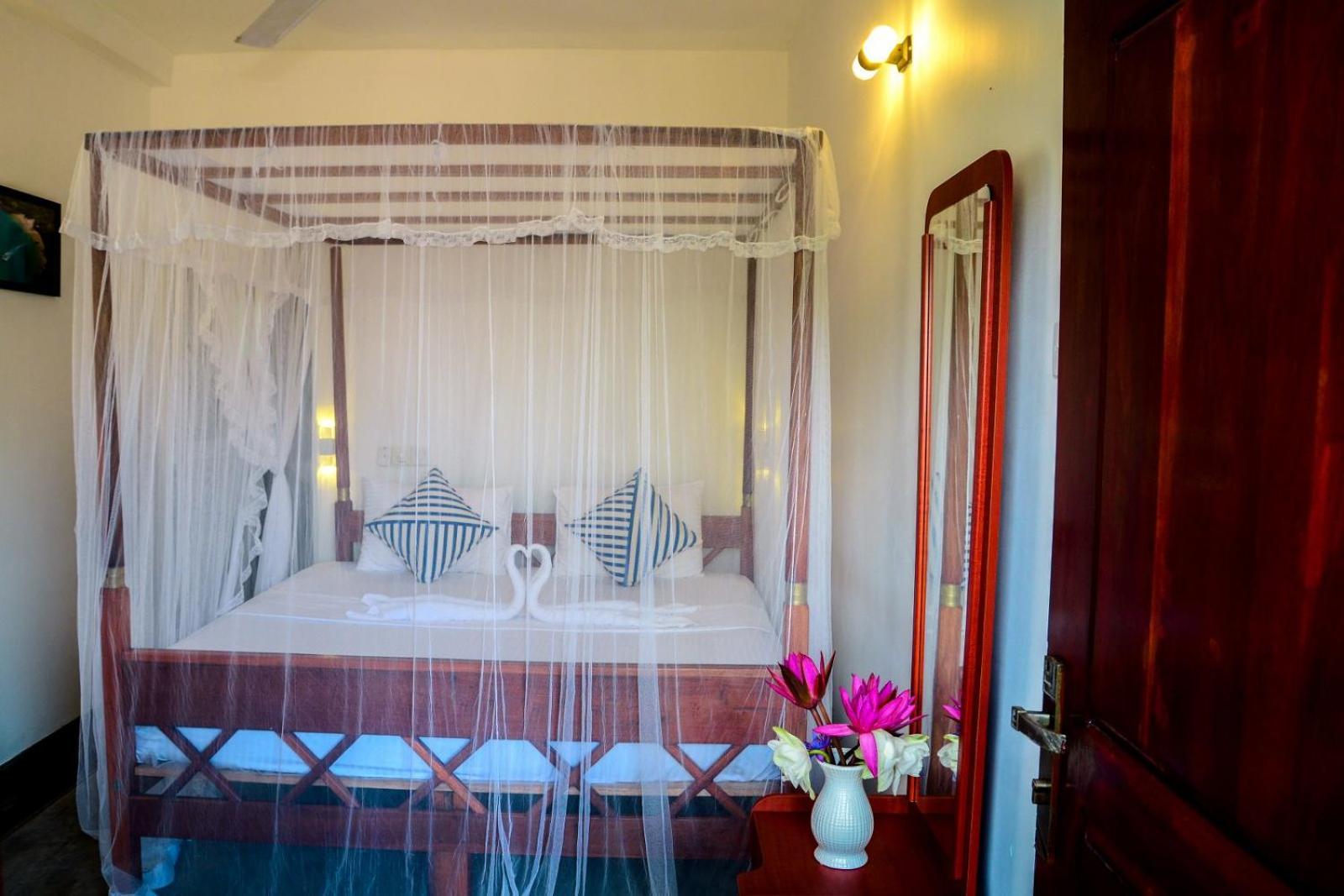 Coconut Style Restaurant & Milinda Guest Hotel Unawatuna Eksteriør billede