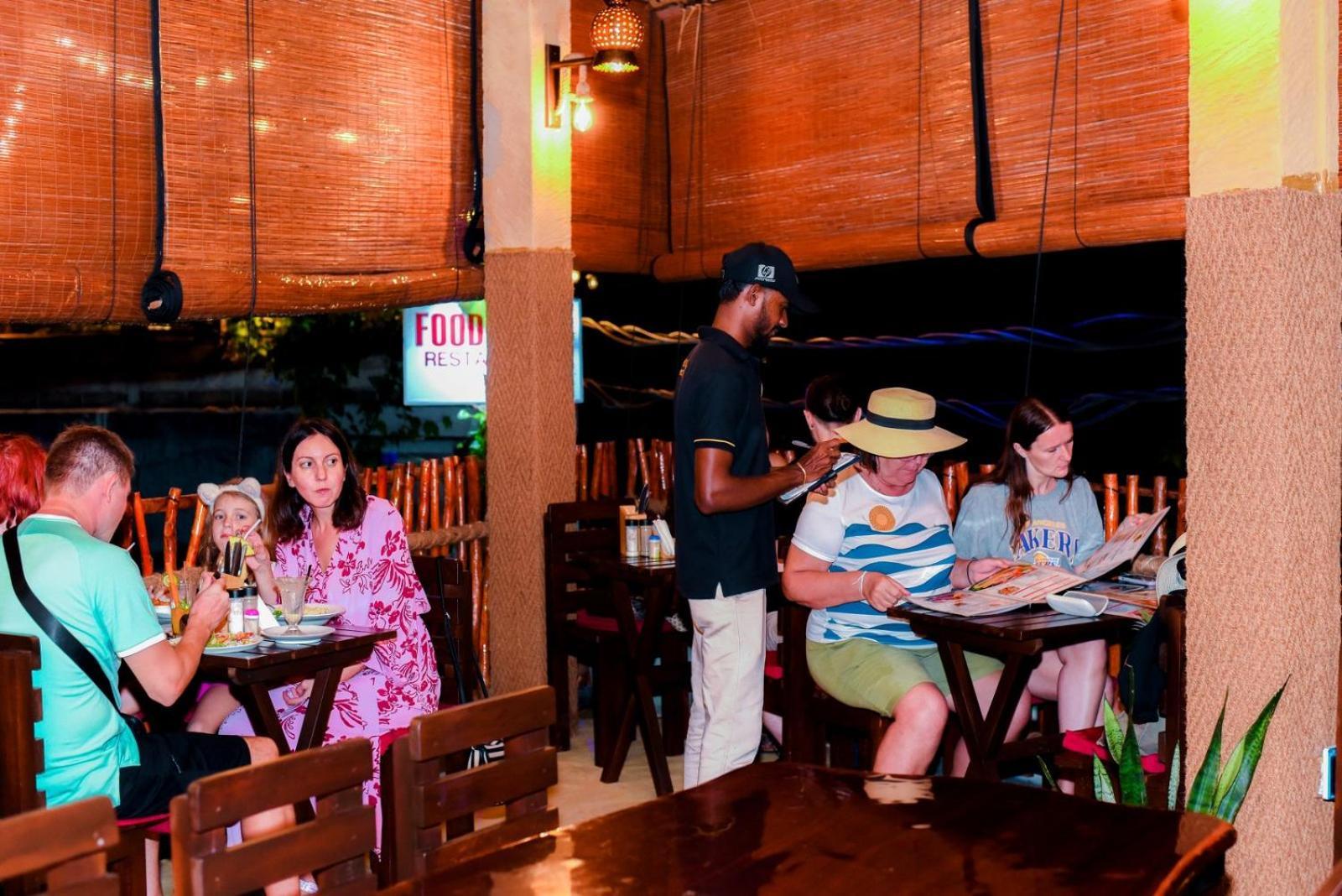 Coconut Style Restaurant & Milinda Guest Hotel Unawatuna Eksteriør billede